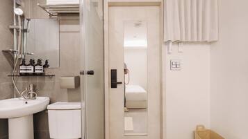 Dobbeltrom – standard (Inside Room) | Bad | Dusj, hårføner, håndklær og såpe
