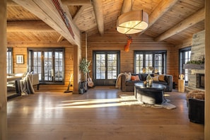 TV, fireplace - Modern log cabin with hot tub and sauna (Veggli)