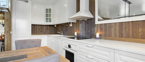 Microwave, oven, dishwasher, coffee/tea maker