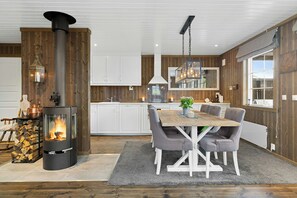 Dining - Peaceful cabin with view and jacuzzi at Blefjell (Kongsberg)