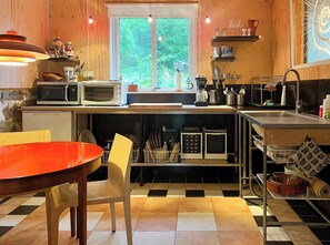 Mikrovågsugn, ugn och kaffe- och tebryggare
