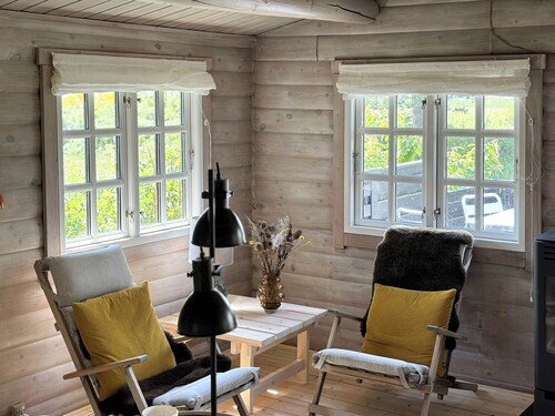 Log cabin in the front row overlooking the sea