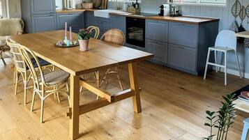 Coffee/tea maker, oven, dishwasher