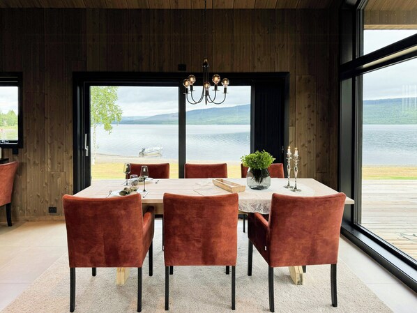 Dining - Modern cabin by the lake in Kvelia (Nordli)