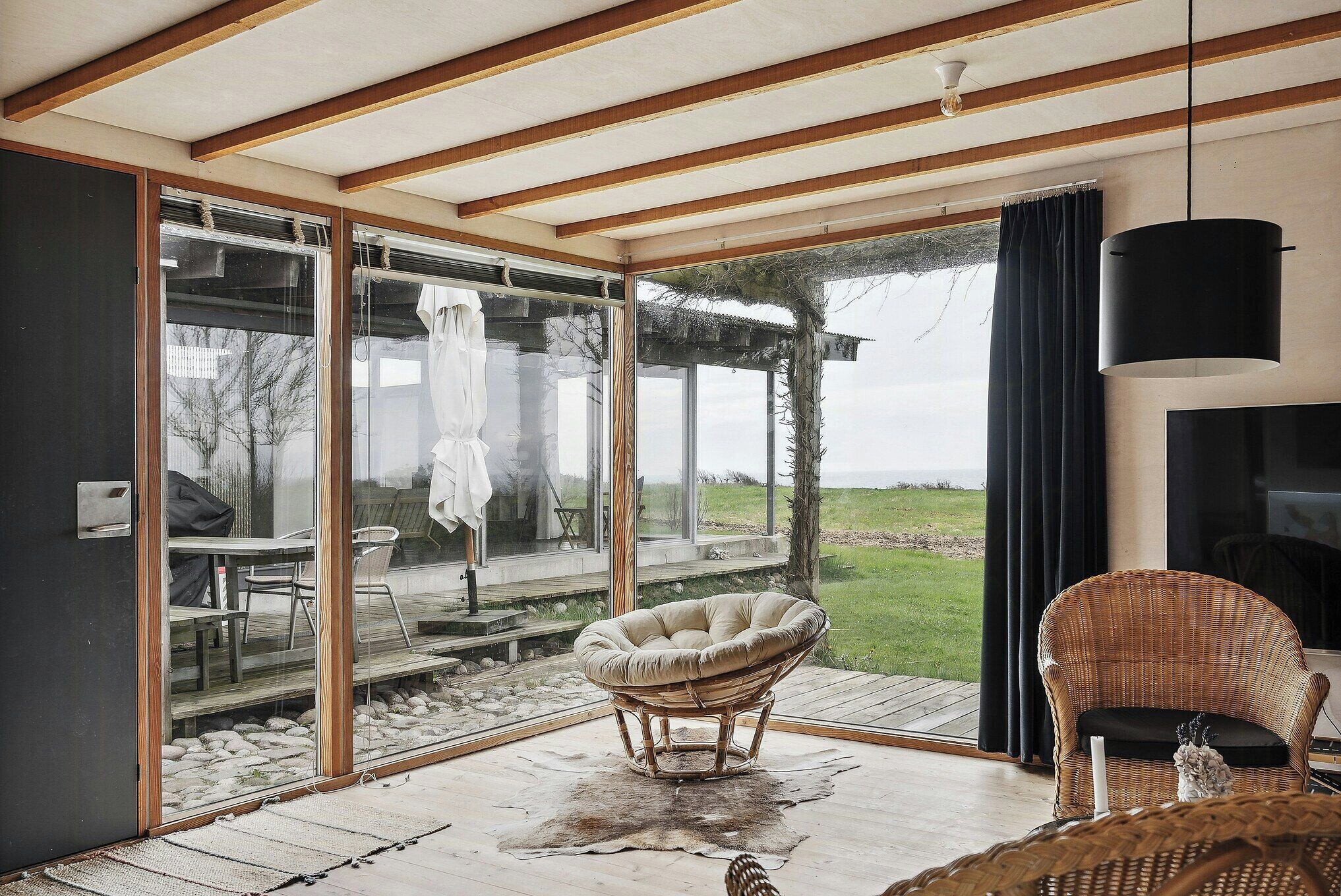 Televisie en een open haard