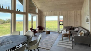 Interior - Newly built cabin on Andøya with northern lights (Risøyhamn)