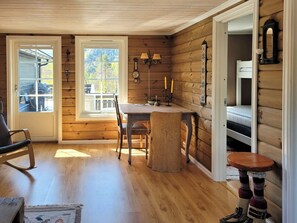 Interior - Cabin with wildlife and hiking trails (Risdal)