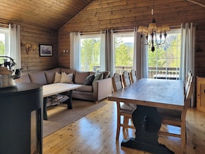 Interior - Cabin with wildlife and hiking trails (Risdal)