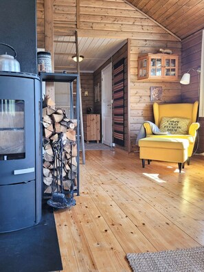 Interior - Cabin with wildlife and hiking trails (Risdal)