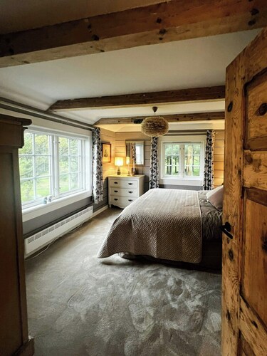 Restored farmhouse by the sea in Kvalheim