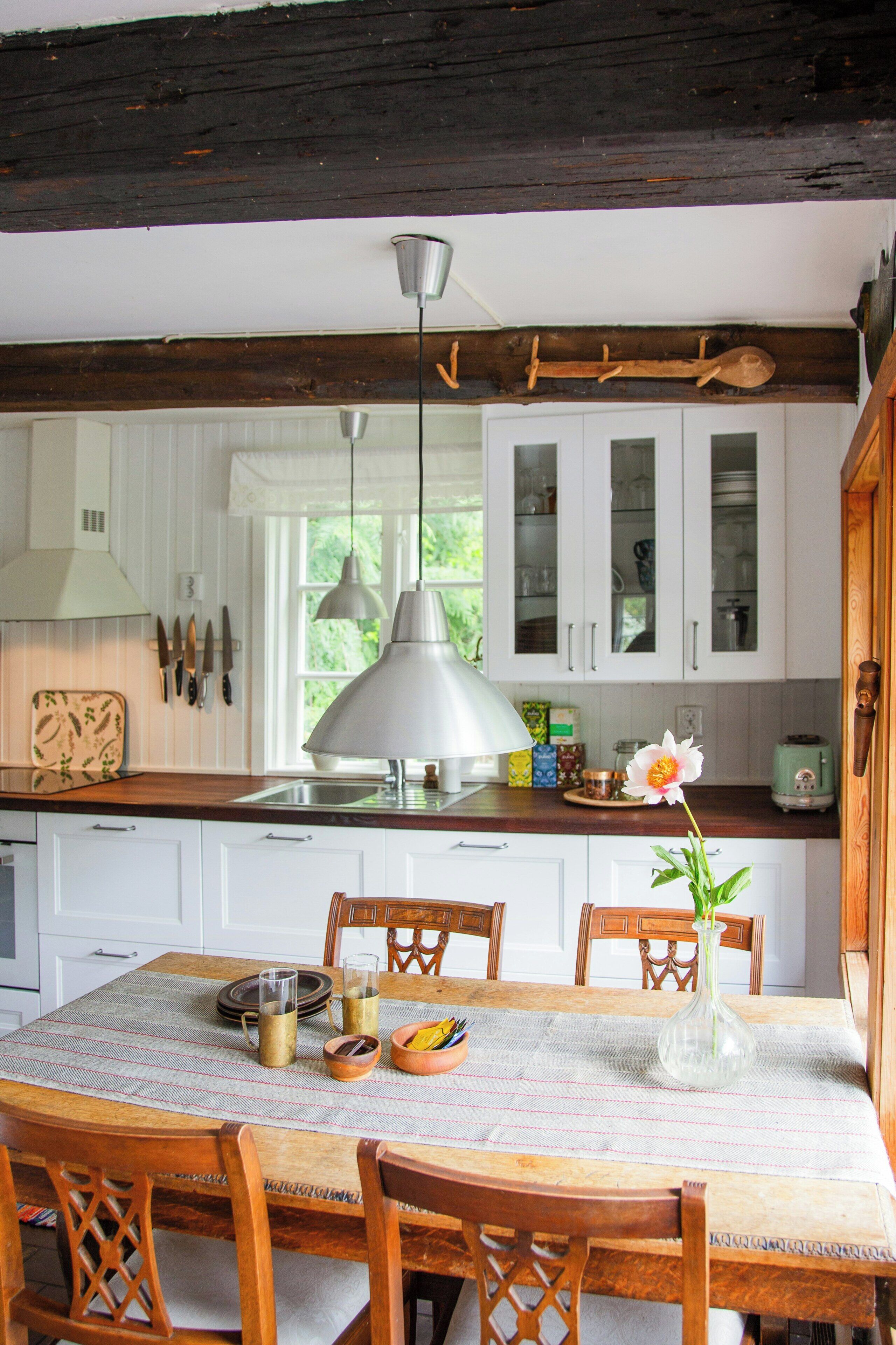 Microwave, oven, dishwasher, coffee/tea maker