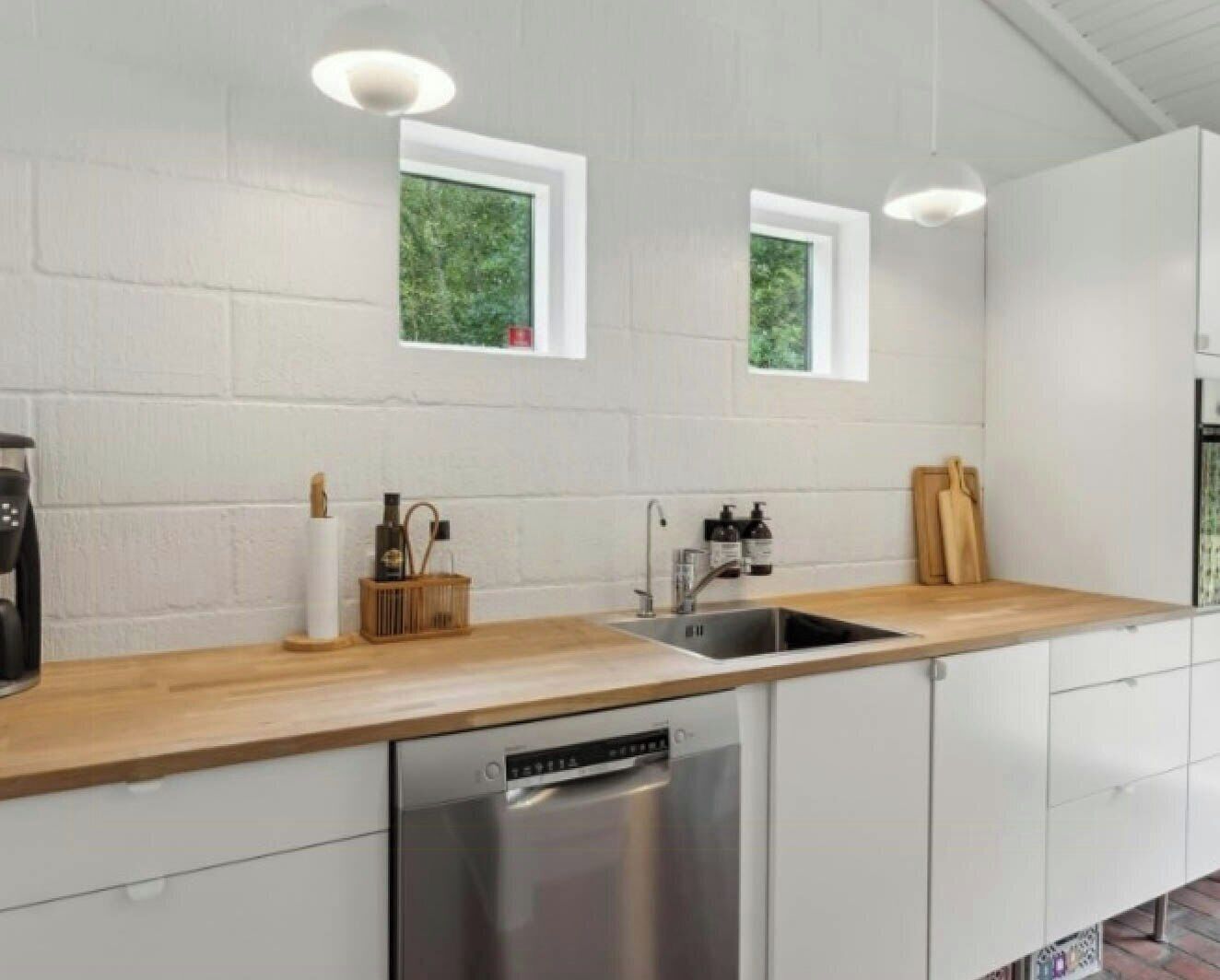 Microwave, oven, dishwasher, coffee/tea maker