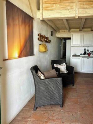Interior - Restored stable overlooking the sea at Cova (Carloforte)