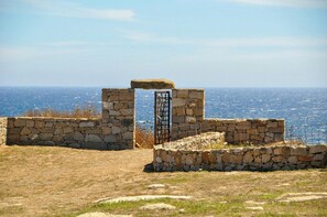 Property grounds - Restored stable overlooking the sea at Cova (Carloforte)