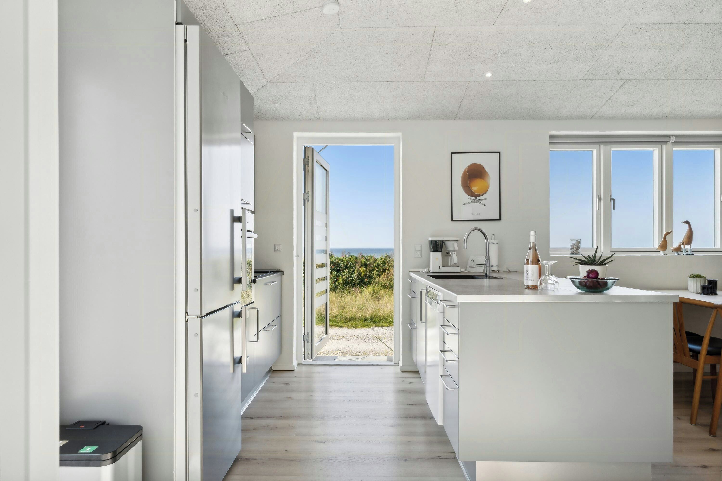 Microwave, oven, dishwasher, coffee/tea maker