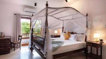Double Room, Balcony, Garden View | In-room safe, laptop workspace, iron/ironing board, free WiFi
