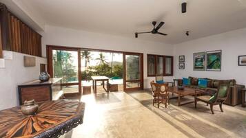 Double Room, Balcony, Garden View | Interior