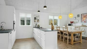 Microwave, oven, dishwasher, coffee/tea maker