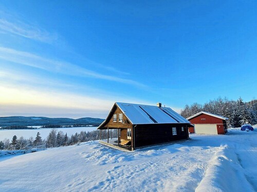 Forest cabin with sauna and views near Hurdal