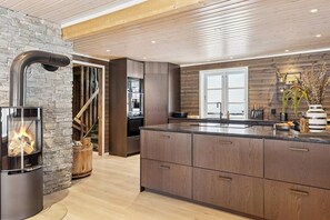Microwave, oven, dishwasher, coffee/tea maker