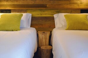 5 bedrooms, free WiFi - Country house with stunning views in nature (La Pobla de Lillet, Barcelona)