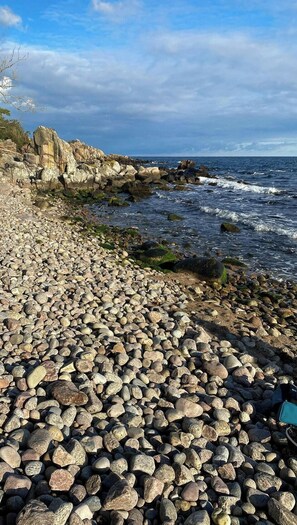 A rocky shoreline with waves crashing against the rocks. - Farmhouse charm and cottage life on Bornholm (Gudhjem)
