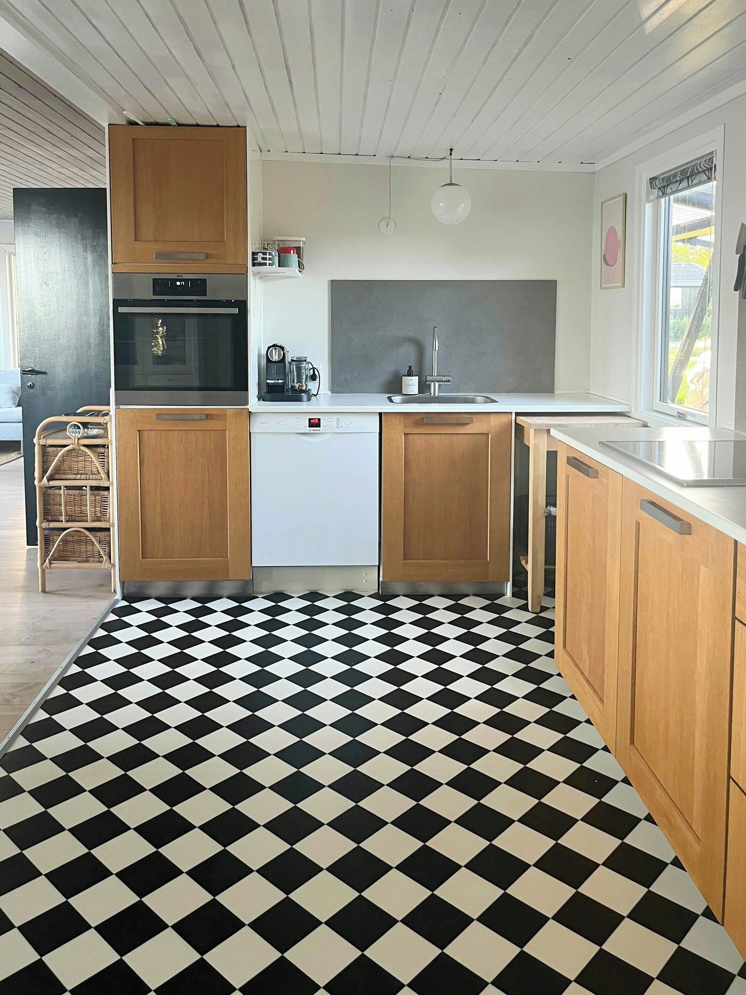Mikrobølgeovn, ovn, oppvaskmaskin og kaffetrakter/tekoker