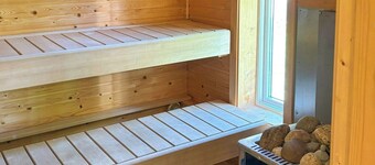 Tømmerhus med badstue ved Ljungan