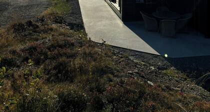 Architektonisch gestaltete Berghütte in Lygna mit Aussicht
