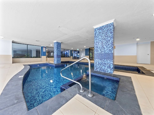 50 Bright Breezy East Perth Pool, Gym & Parking