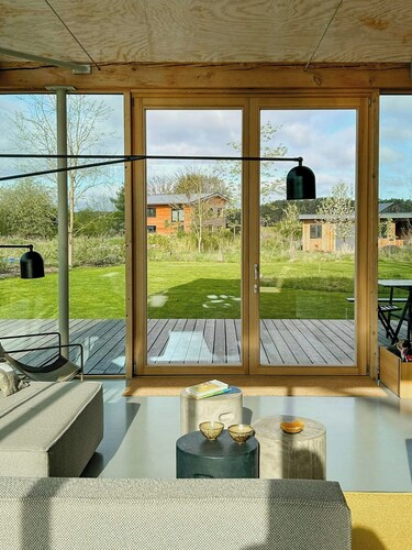 Modern glass and brick retreat at Kronsee