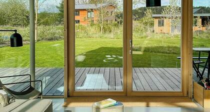Modern glass and brick retreat at Kronsee
