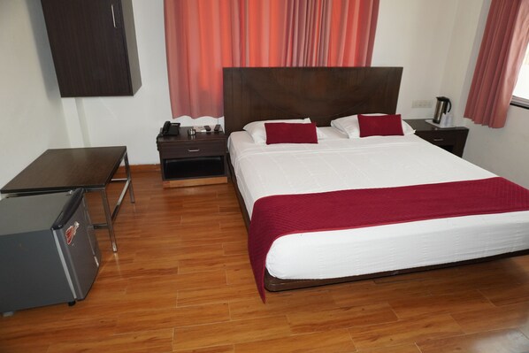 Desk, free WiFi - Hotel Bella Vista (Jaipur)