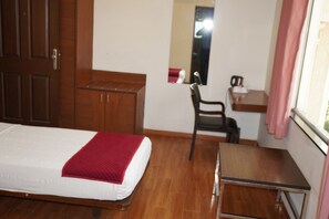 Desk, free WiFi - Hotel Bella Vista (Jaipur)