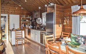 Coffee/tea maker, oven, dishwasher - Cozy, traditional cabin at Kyrkjebygdheia (Nissedal)