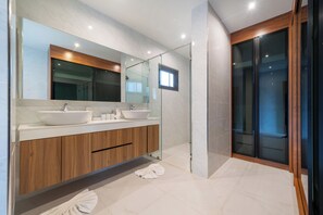 Vila, para não fumantes, piscina particular | Banheiro | Secador de cabelo, toalhas de banho, sabonete, shampoo