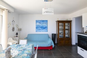 A room with a bed, a cabinet, a desk, and a dining table. - Spacious villa with sea views (Cipressa)