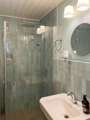 Shower - Former vicarage on Nyord close to the sea (Stege)