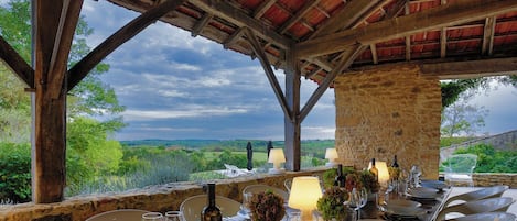 Outdoor dining