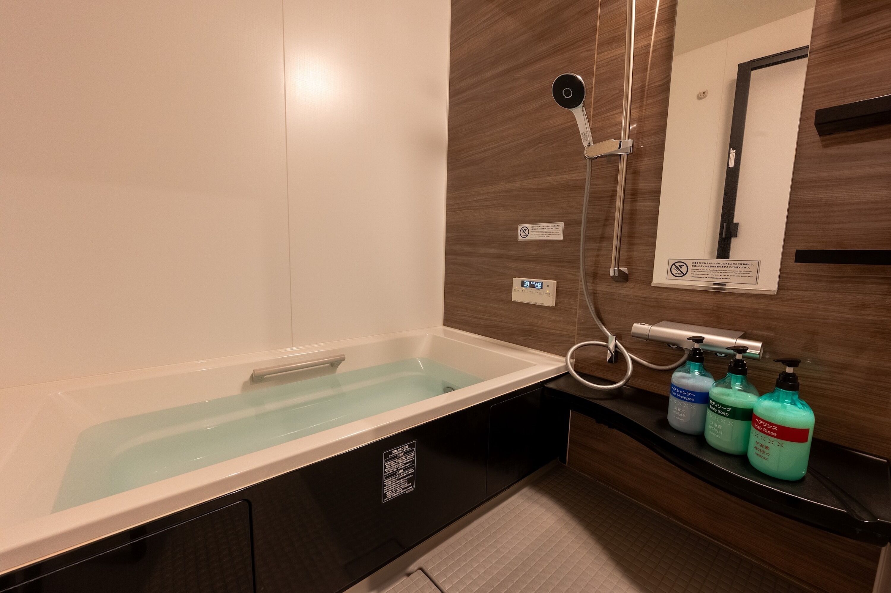 Villa | Bathroom | Separate tub and shower, hair dryer, towels, shampoo