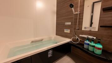 Villa | Bathroom | Separate tub and shower, hair dryer, towels, shampoo