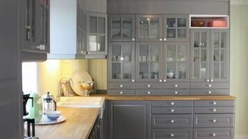 Oven, dishwasher, coffee/tea maker