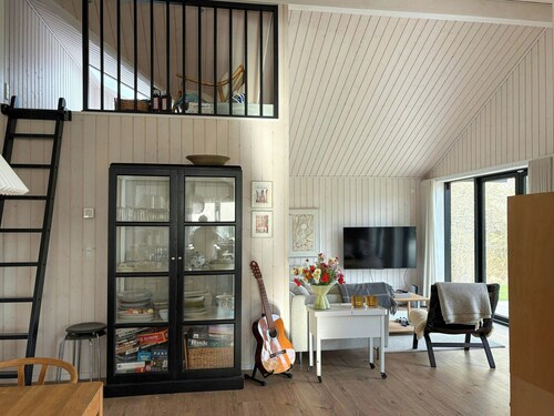 Cozy new vacation home near the water