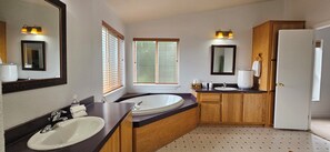Bathroom - Home with a View in a Serene Setting (Wenatchee)