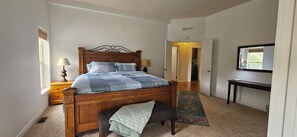 Room - Home with a View in a Serene Setting (Wenatchee)