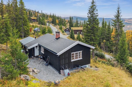 Exterior. Charming cabin by Nesfjellet ski resort