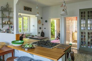 Microwave, oven, dishwasher, coffee/tea maker - Big archipelago house with sauna and jetty by Vaxholm (Vaxholm)