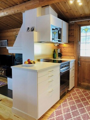 Microwave, oven, dishwasher, coffee/tea maker