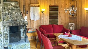 Unclassified image, 3 of 14, button - Simple mountain cabin near Vinstra (Vinstra)