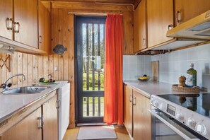 Mikrovågsugn, ugn, diskmaskin och kaffe- och tebryggare